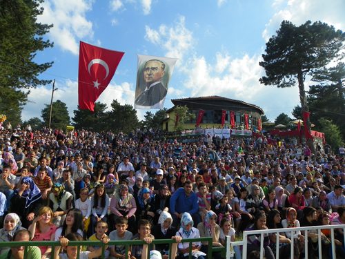 Burcu Güneş Bursa'yı coşturdu