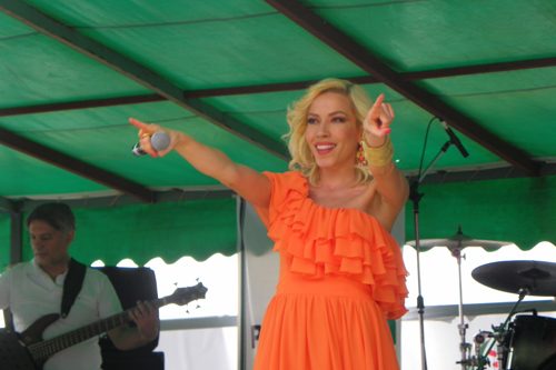 Burcu Güneş Bursa'yı coşturdu