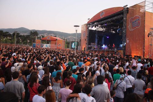 Megastar Tarkan Bursa'yı salladı