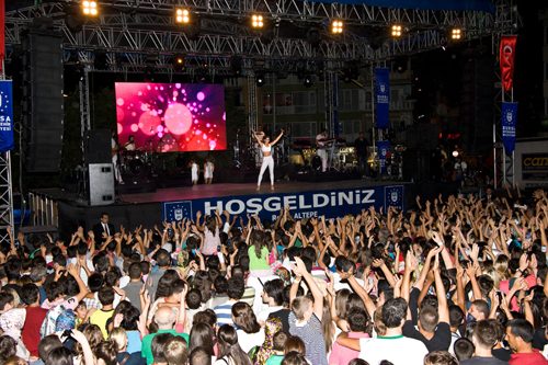 Atiye Bursa'yı coşturdu