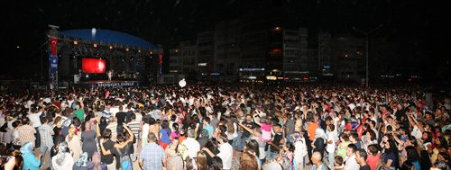 Atiye Bursa'yı coşturdu
