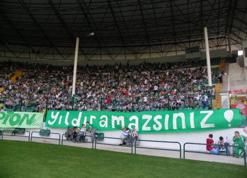 Tribünlerden taraftar manzaraları