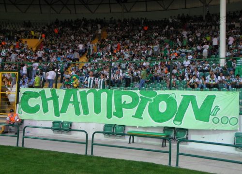 Tribünlerden taraftar manzaraları