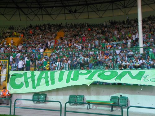 Tribünlerden taraftar manzaraları