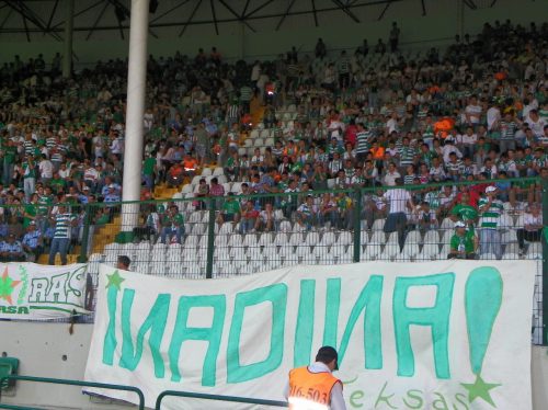 Tribünlerden taraftar manzaraları