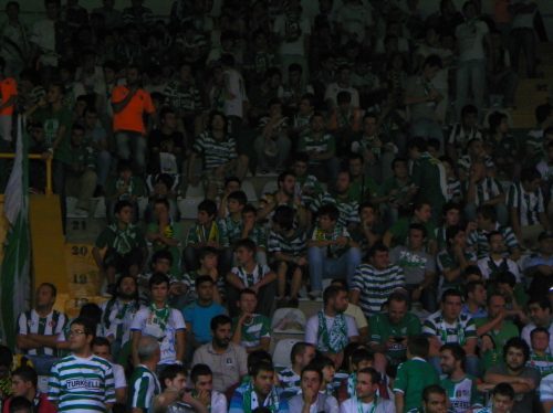 Tribünlerden taraftar manzaraları
