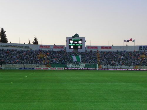 Tribünlerden taraftar manzaraları