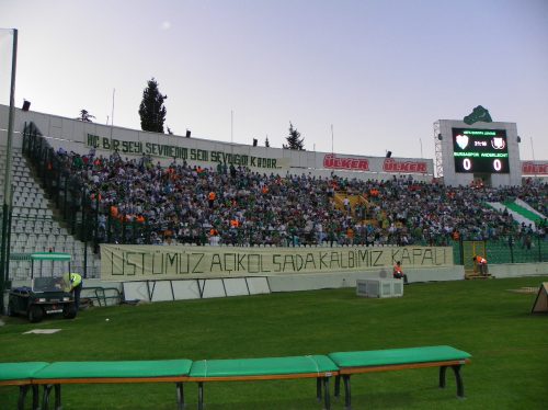 Tribünlerden taraftar manzaraları