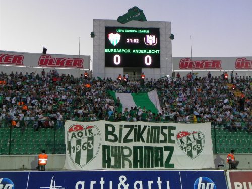 Tribünlerden taraftar manzaraları