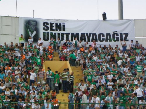 Tribünlerden taraftar manzaraları