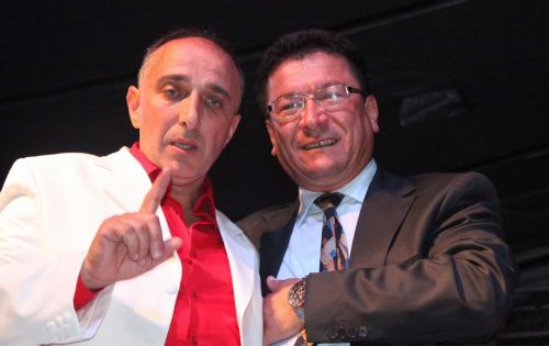 Ünlü sunucu canlı yayında böyle bayıldı