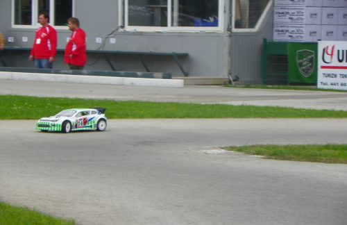 Model araba yarışları Formula 1’i aratmadı