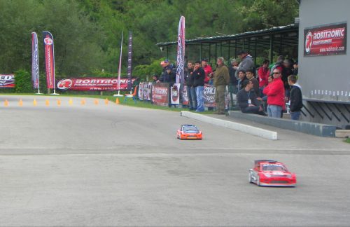 Model araba yarışları Formula 1’i aratmadı
