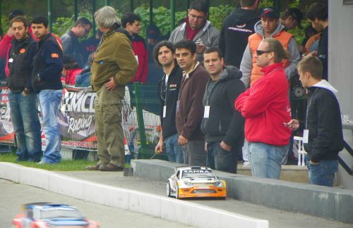 Model araba yarışları Formula 1’i aratmadı