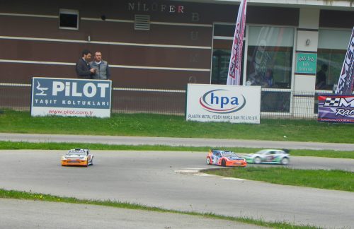 Model araba yarışları Formula 1’i aratmadı