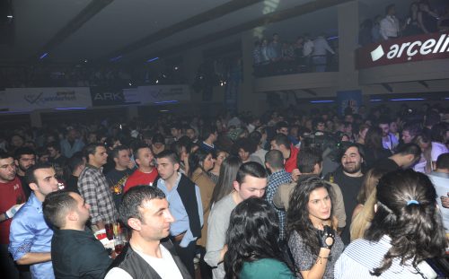Hadise Uludağ'da nefes kesti