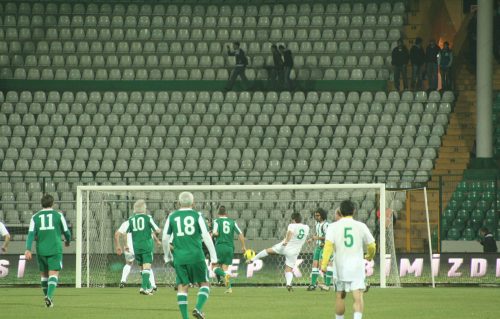 Şöhretler İmparator için oynadı