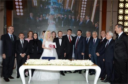 Hilton'da gözleri kamaştıran düğün