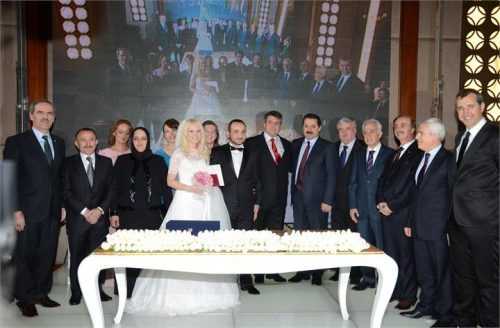 Hilton'da gözleri kamaştıran düğün