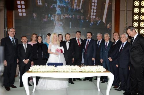 Hilton'da gözleri kamaştıran düğün