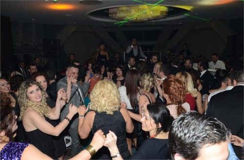 Hilton'da gözleri kamaştıran düğün