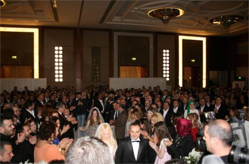 Hilton'da gözleri kamaştıran düğün