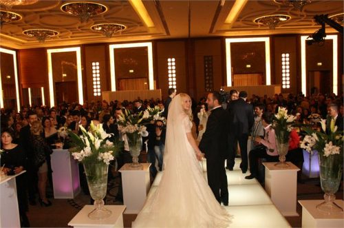 Hilton'da gözleri kamaştıran düğün