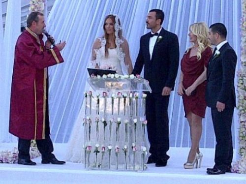 Demet Akalın evlendi