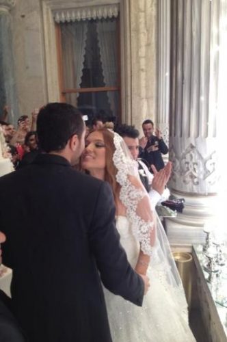 Demet Akalın evlendi