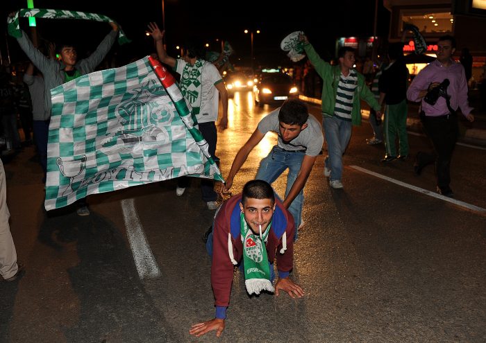 Bursaspor taraftarı şehir turu attı 