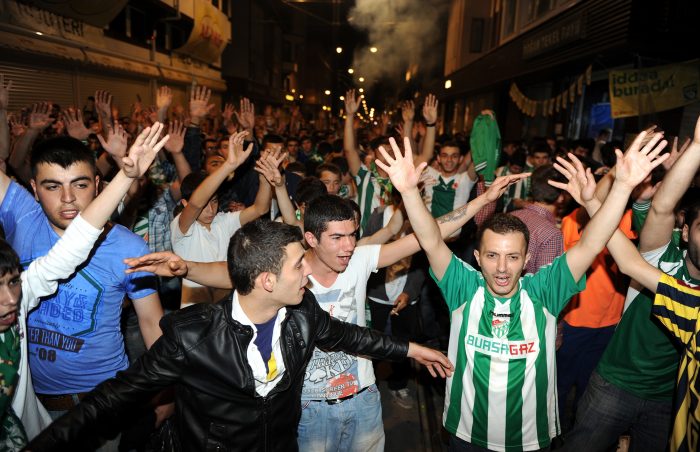 Bursaspor taraftarı şehir turu attı 