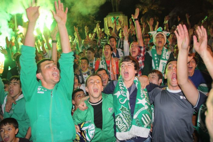 Bursaspor taraftarı şehir turu attı 