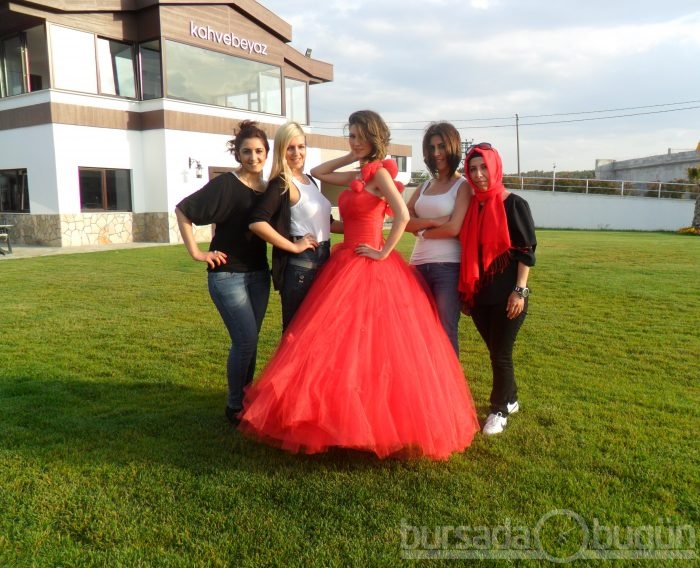 Bursalı manken yine büyüledi
