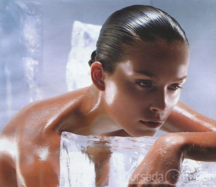 Buzlar Kraliçesi Petra Nemcova