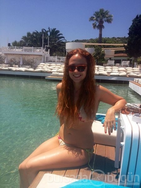 Ayşe Özyılmazel'in tatil keyfi