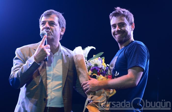 Murat Dalkılıç'a konserde evlilik teklifi