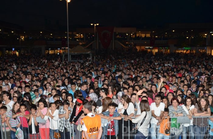Murat Dalkılıç'a konserde evlilik teklifi