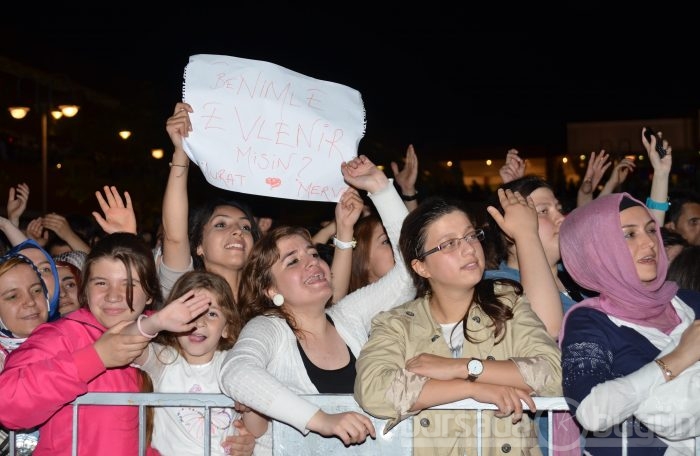 Murat Dalkılıç'a konserde evlilik teklifi