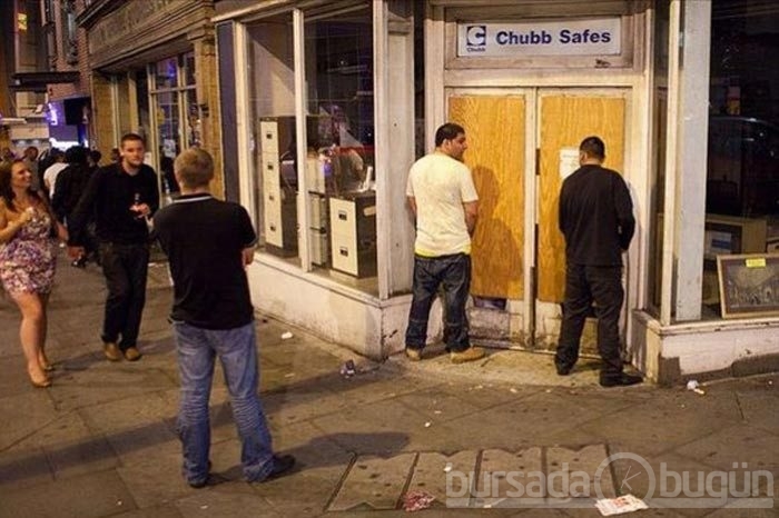 Sarhoş İngiliz kızları sokakta