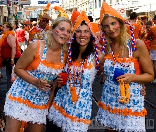 EURO 2012'nin tribün güzelleri