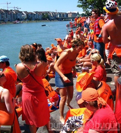 EURO 2012'nin tribün güzelleri