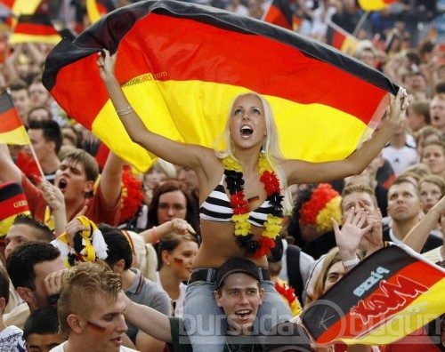 EURO 2012'nin tribün güzelleri