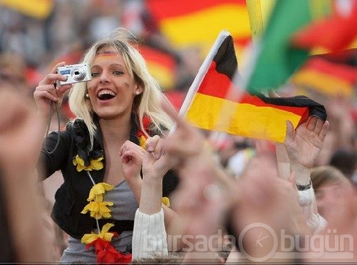 EURO 2012'nin tribün güzelleri
