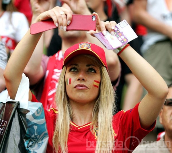 EURO 2012'nin tribün güzelleri