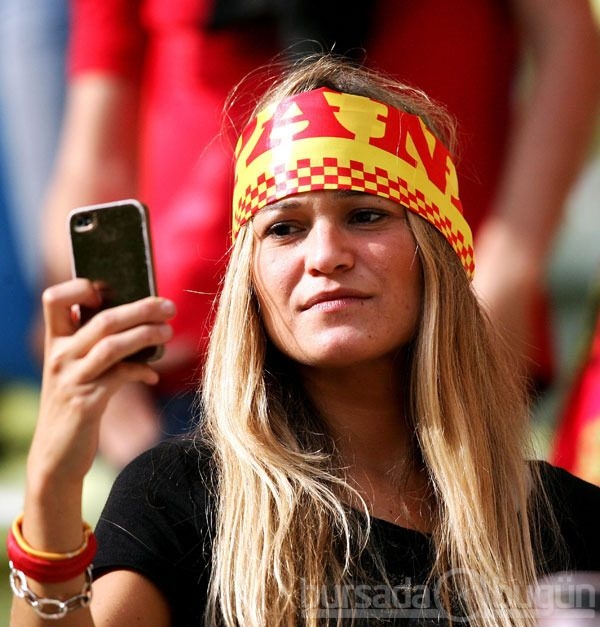 EURO 2012'nin tribün güzelleri