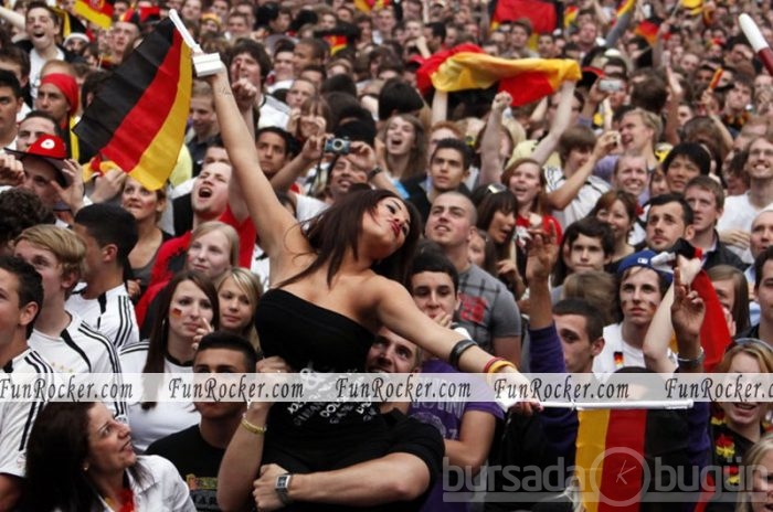 EURO 2012'nin tribün güzelleri