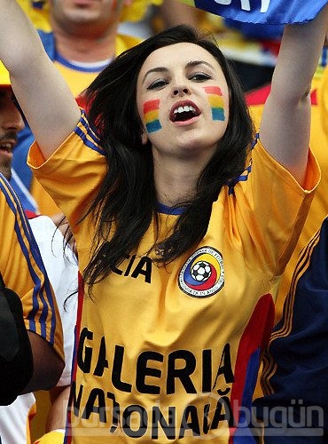 EURO 2012'nin tribün güzelleri