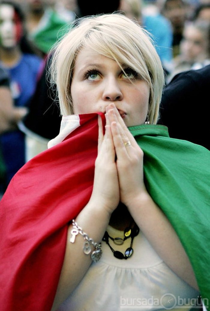 EURO 2012'nin tribün güzelleri