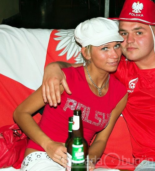 EURO 2012'nin tribün güzelleri