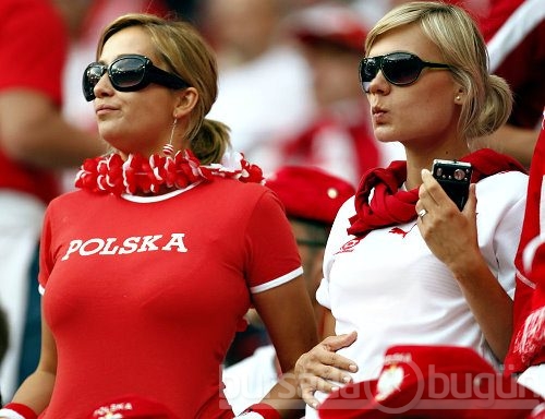 EURO 2012'nin tribün güzelleri